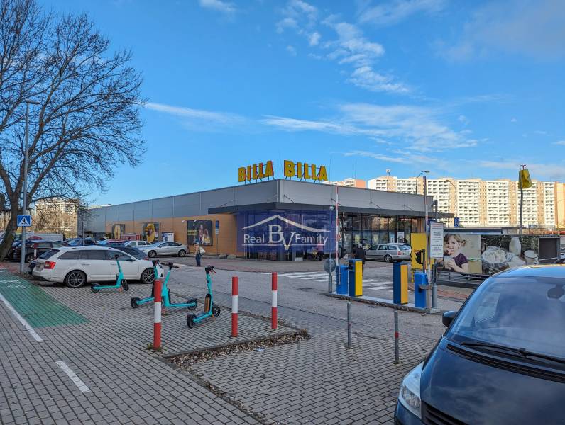 10 - NÁMESTIE HRANIČIAROV.jpg