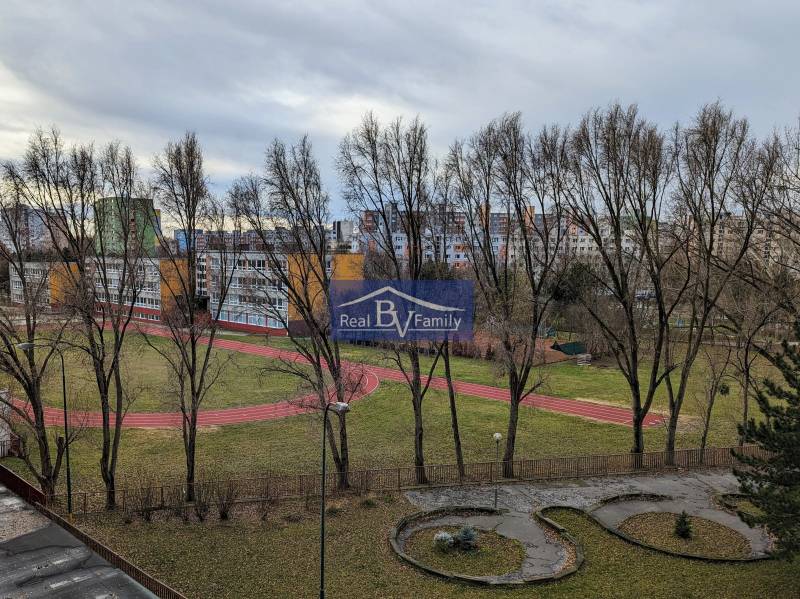 06 - NÁMESTIE HRANIČIAROV.jpg