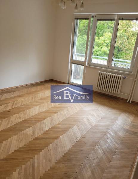 05 - OSTREDKY.jpg