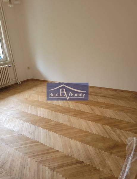14 - OSTREDKY.jpg