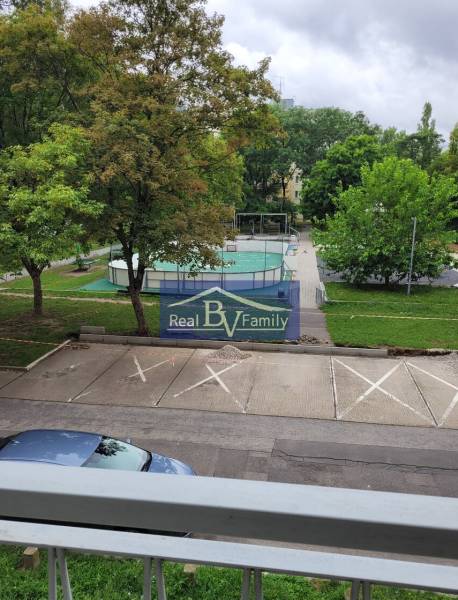 01 - OSTREDKY.jpg