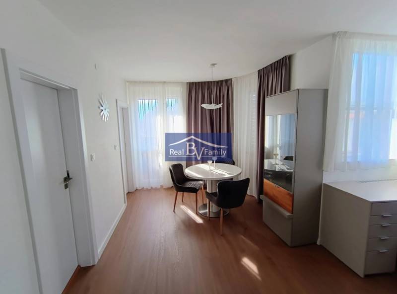 02 - MARTINA BENKU.jpg