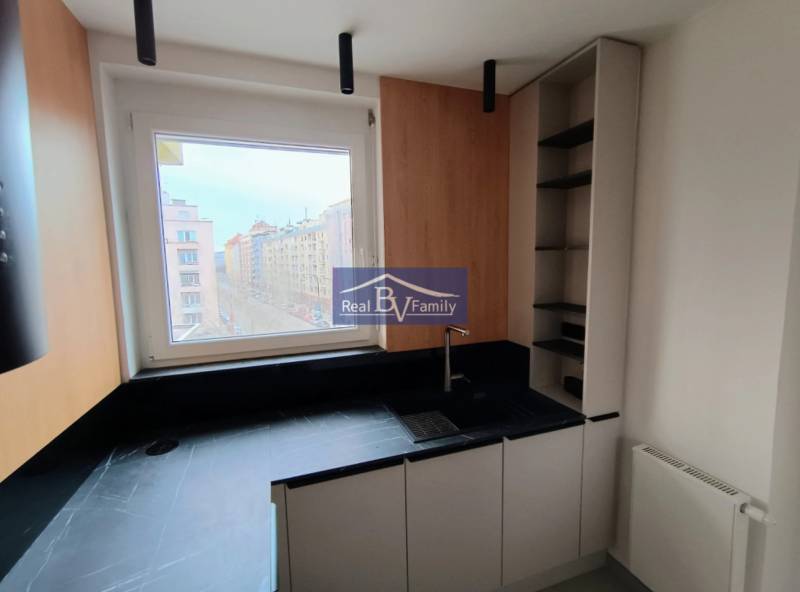 04 - MARTINA BENKU.jpg