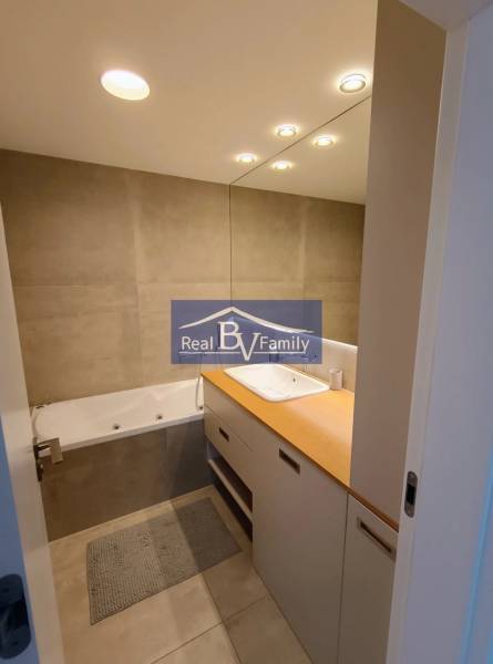 07 - MARTINA BENKU.jpg