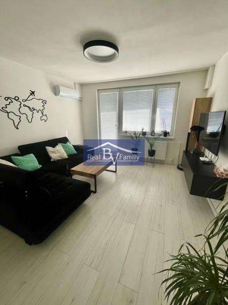 03 - ROVNIANKOVA.jpg