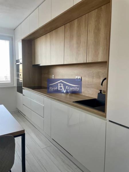 13 - ROVNIANKOVA.jpg