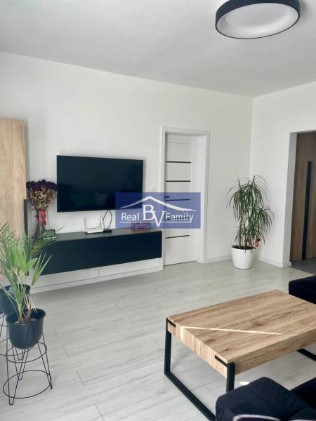 02 - ROVNIANKOVA.jpg