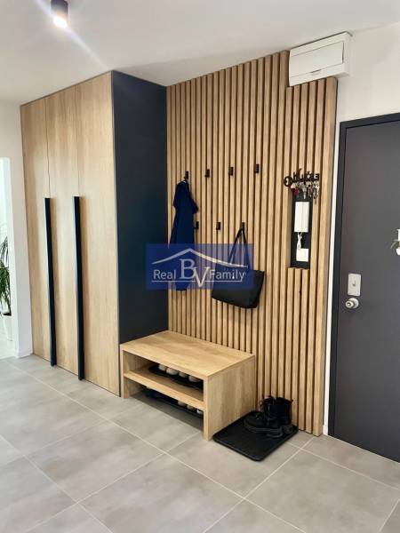 08 - ROVNIANKOVA.jpg